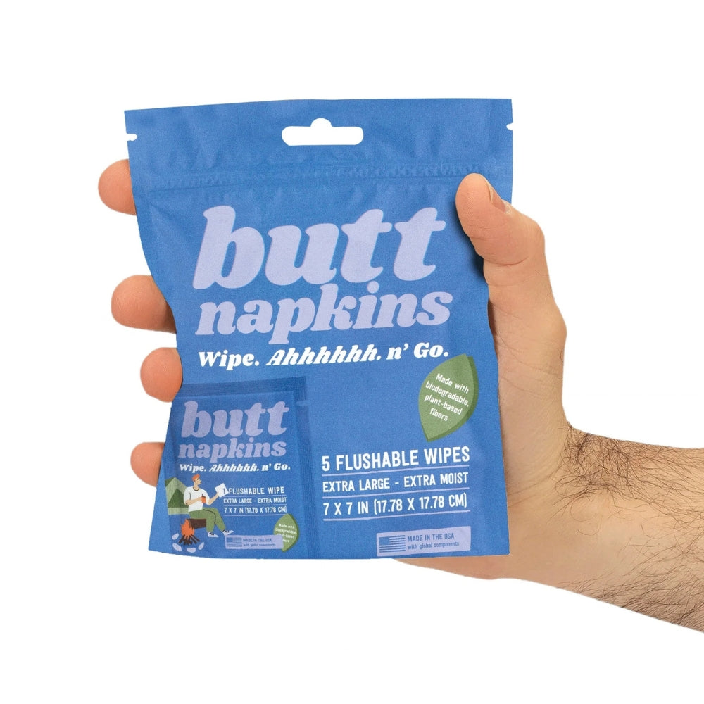 Butt Napkins blauwe enkele verpakking van 5 flushable, extra grote, vochtige toiletdoekjes (7x7 inch) vastgehouden door een hand