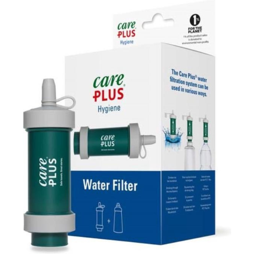 Care Plus Water Filter groen outdoor waterfilter met grijze doppen naast de blauw-witte kartonnen verpakking