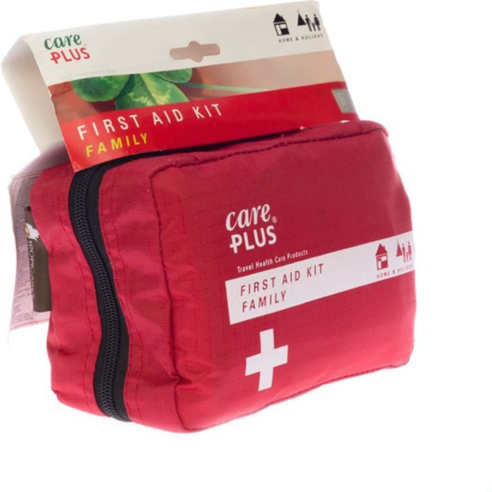 Care Plus First Aid Kit Family in rode nylon opbergtas met ritssluiting, wit kruis logo en kartonnen winkelverpakking