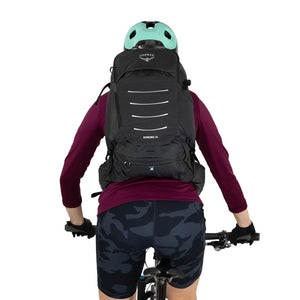 Osprey Syncro 20 Raven Black OS ademende zwarte fietsrugzak van 20 liter met AirSpeed rugpand en regenhoes