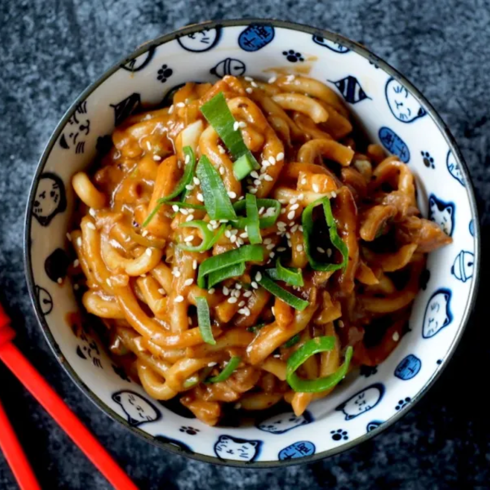 Kip in Pindasaus met Noedels