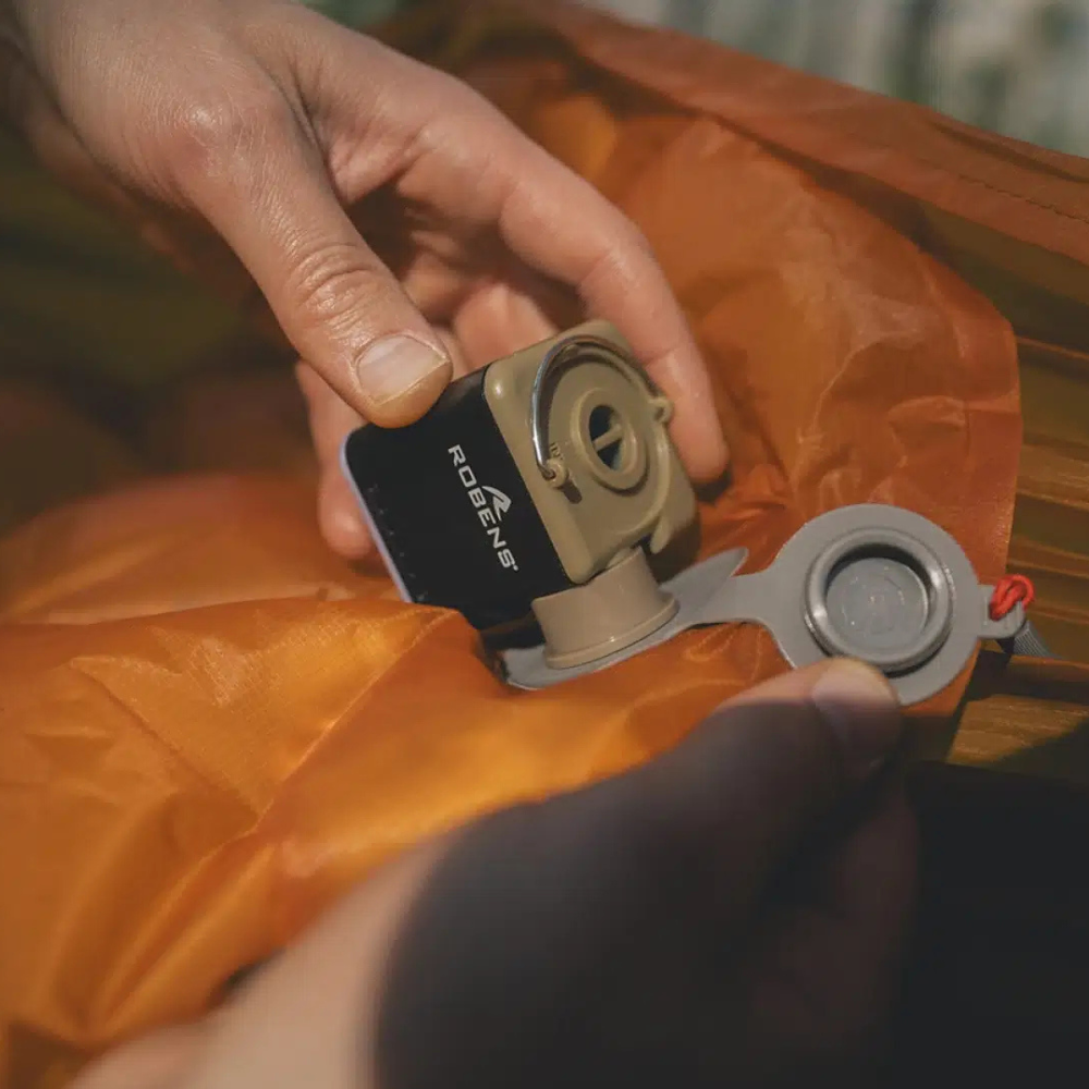 Robens Torrin 2in1 Pump - Compacte elektrische pomp voor het opblazen en leegzuigen van slaapmatten - Detail 3
