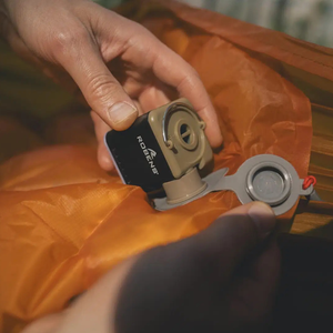 Robens Torrin 2in1 Pump - Compacte elektrische pomp voor het opblazen en leegzuigen van slaapmatten - Detail 3