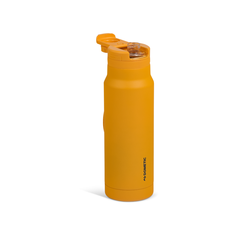 Dometic Chug Bottle 1L detail van het Dometic logo op de gele fles