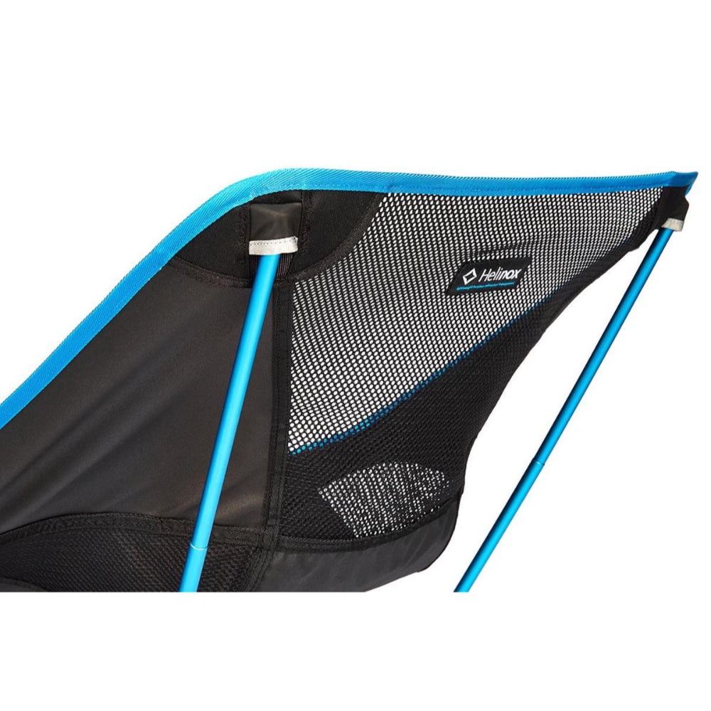 Helinox Chair One zwarte stoelzitting met blauwe bies en ademend mesh materiaal