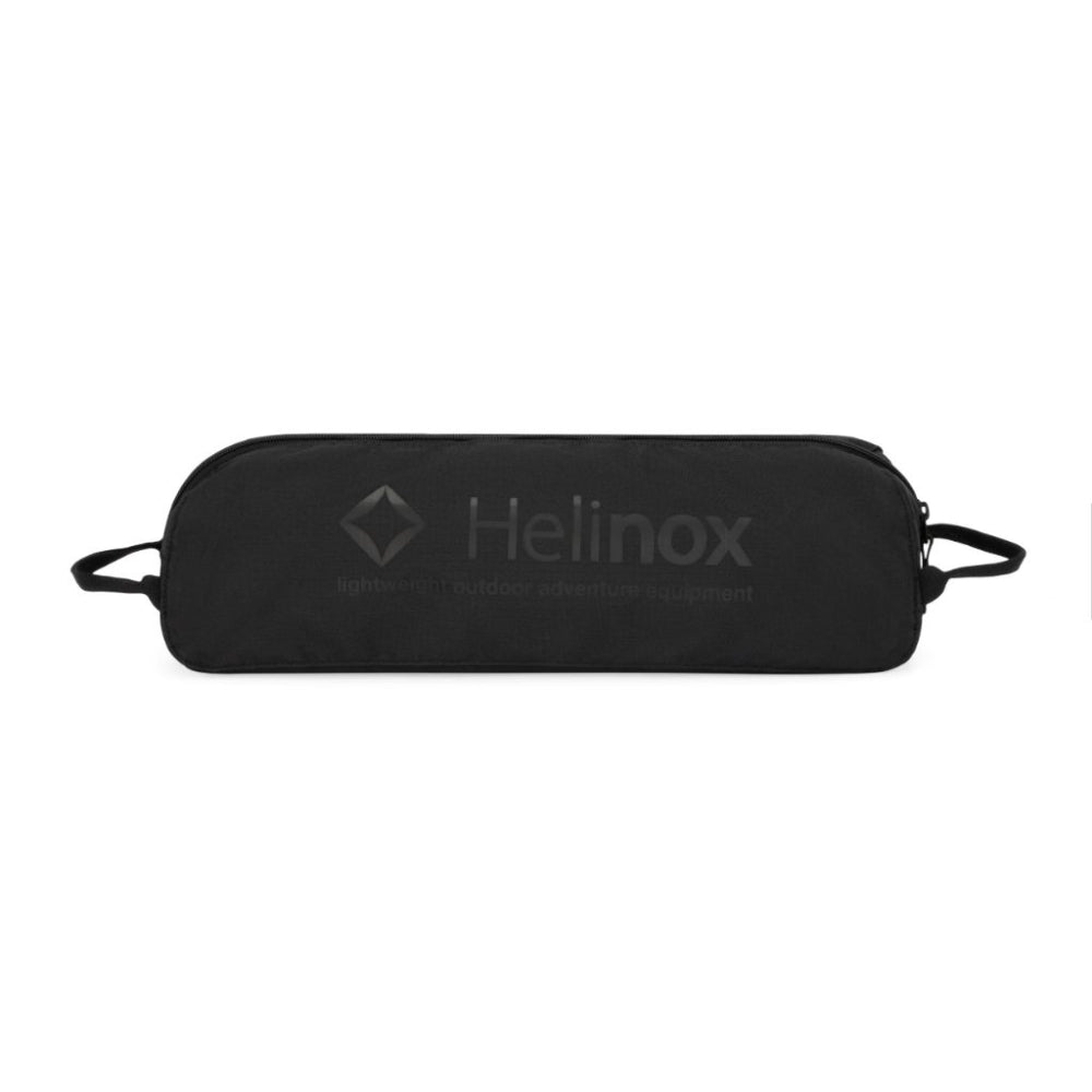 Helinox Table One Hard Top Blackout Edition zwarte compacte draagtas met ritssluiting en merklogo