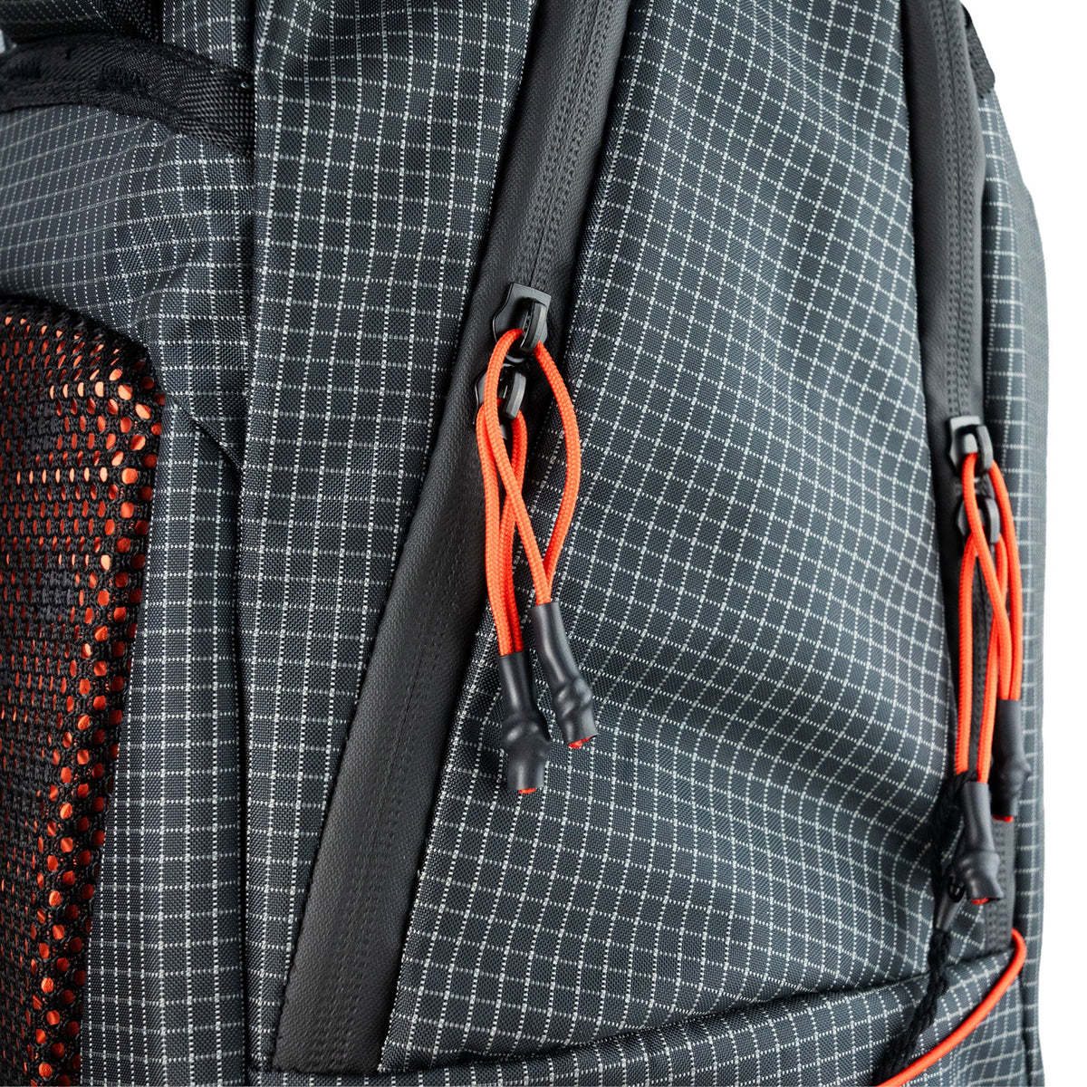 KYNETIK backpack zwarte rugzak met een inhoud van 25 liter, voorzien van ritsvakken en verstelbare schouderbanden8