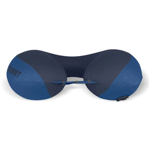 Sea to Summit Aeros Premium Travel Pillow in Navy Peony, een donkerblauw, zacht en ergonomisch opblaasbaar reiskussen voor