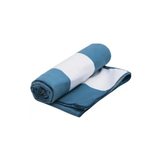 Sea to Summit Drylite Towel reishanddoek compact opgerold in het blauw en wit, op een witte achtergrond.
